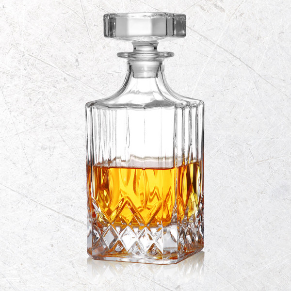 Whisky Dekanter in diamantartiger Optik - Feinschliff Design